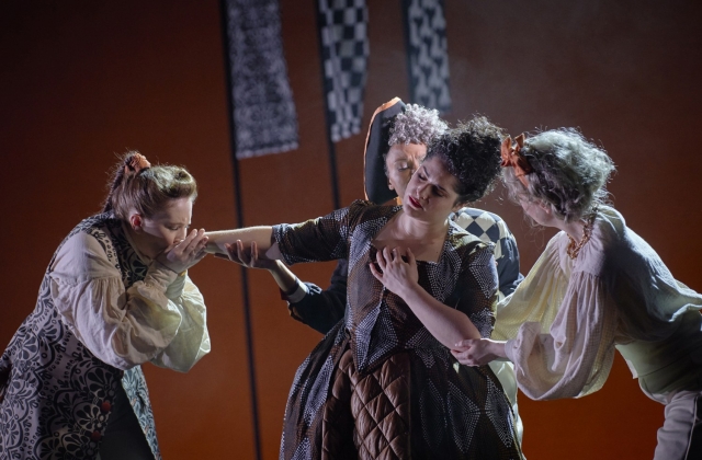 A woman appears to be fainting, scene from L'Olimpiade. Gemma Ní Bhriain (Megacle) and Alexandra Urquiola (Aristea) photo by Ros Kavanagh